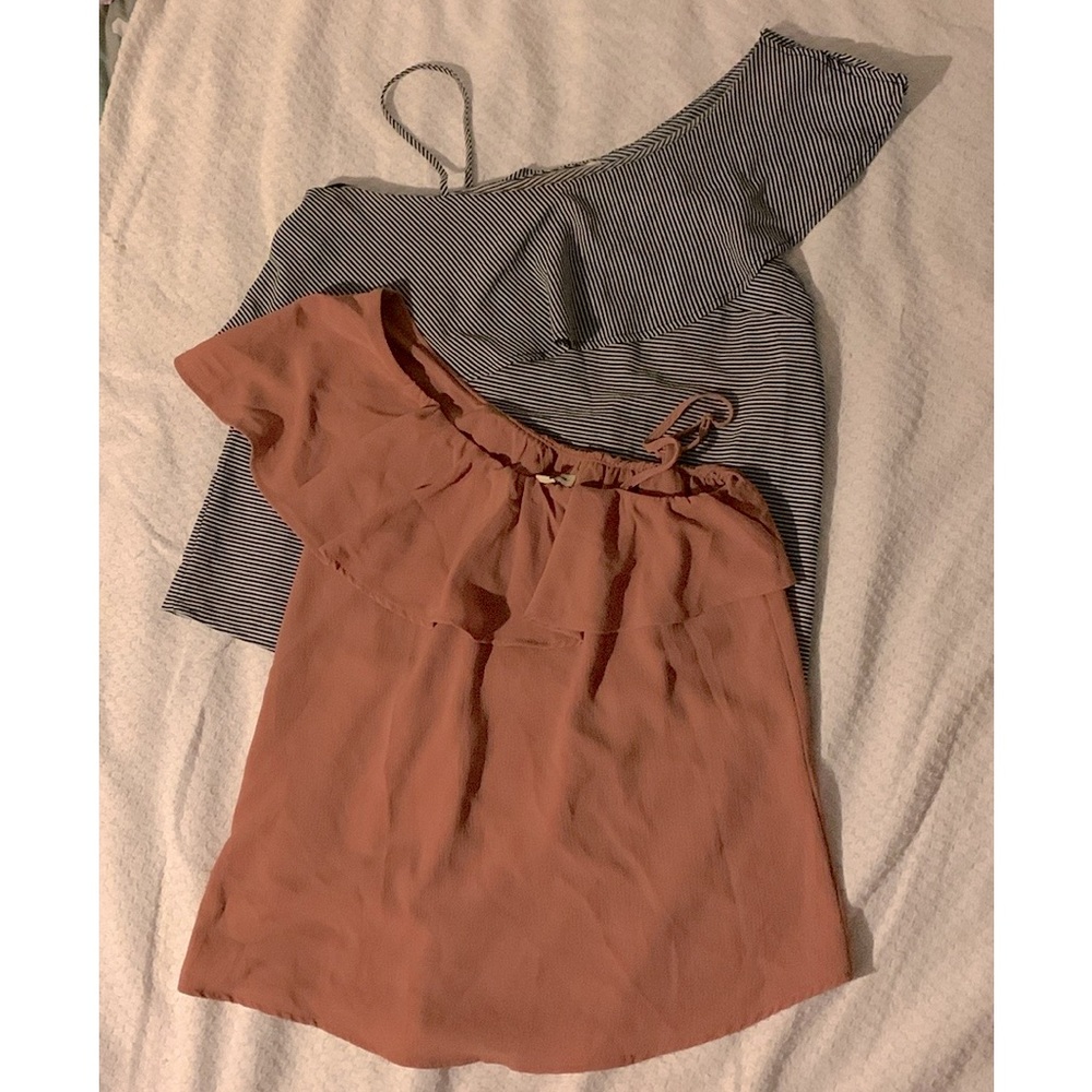 Bundle of 2 shoulder top